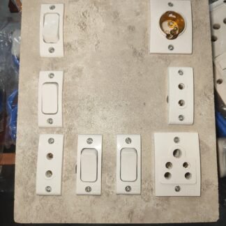 3 pord wooden bord with holder